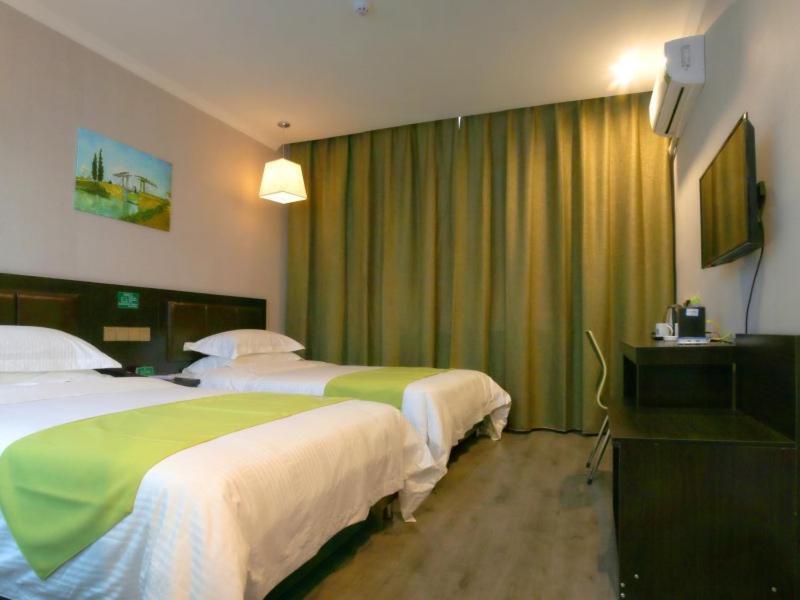 Greentree Wulumuqi Airport Hotel Урумчи Экстерьер фото
