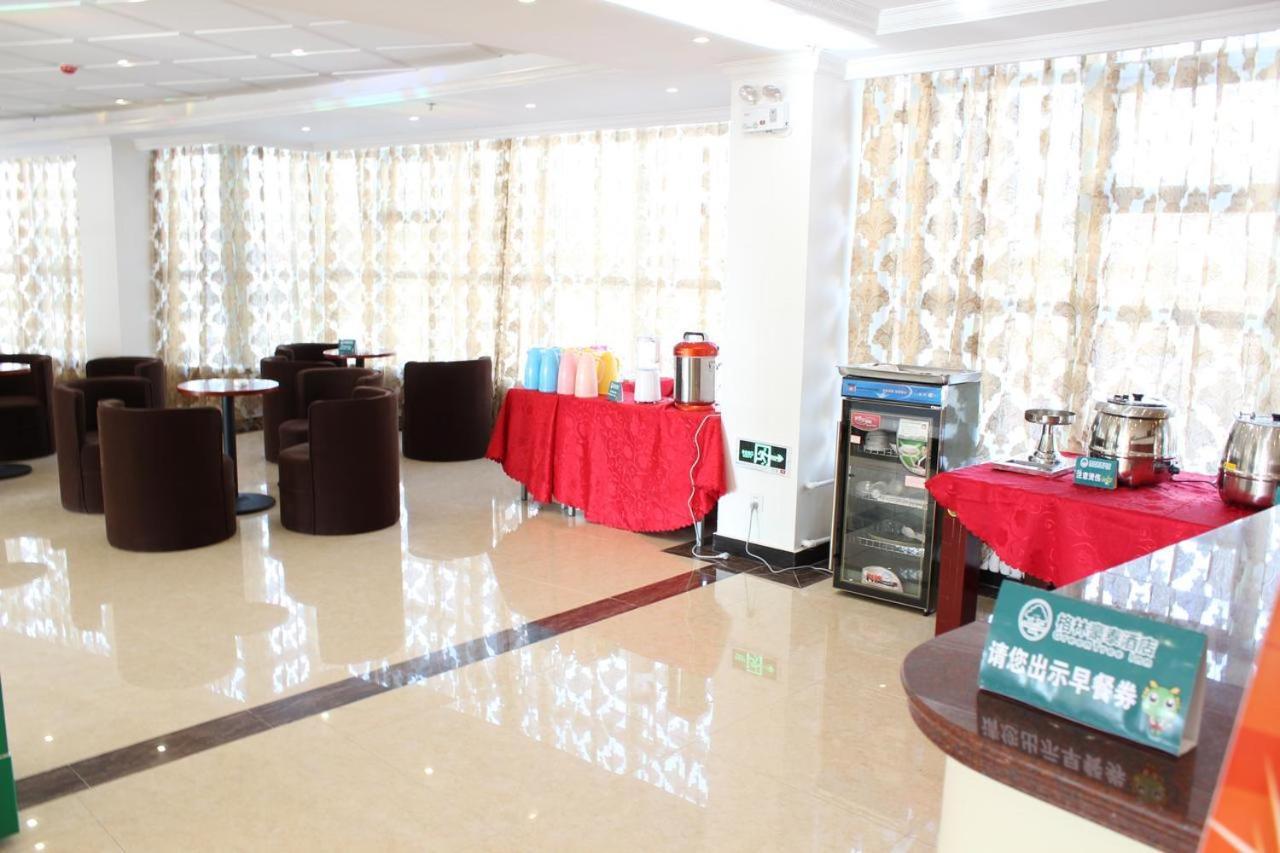 Greentree Wulumuqi Airport Hotel Урумчи Экстерьер фото
